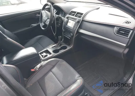 2015 Toyota Camry Se z USA, uszkodzony, nr VIN 4T1BF1FK2FU986702